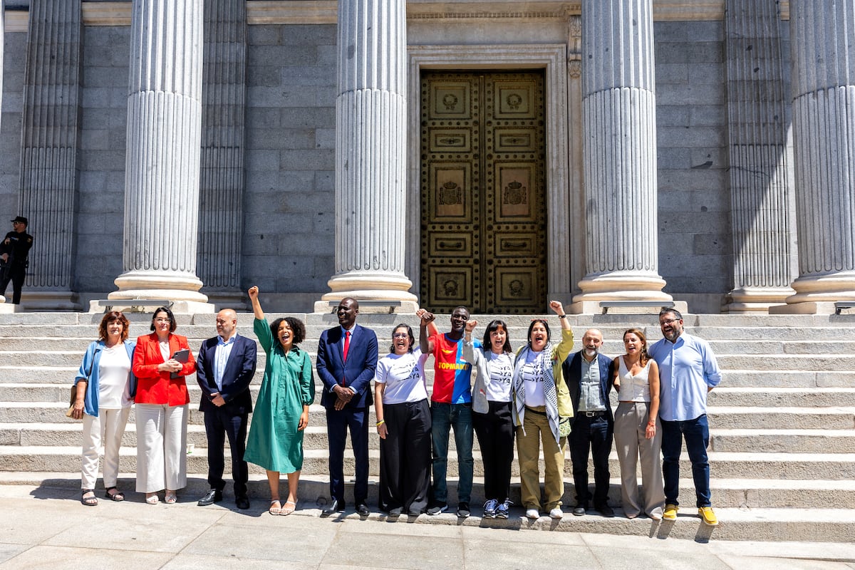 Los promotores de la regularización de inmigrantes reclaman su lugar en las negociaciones | España