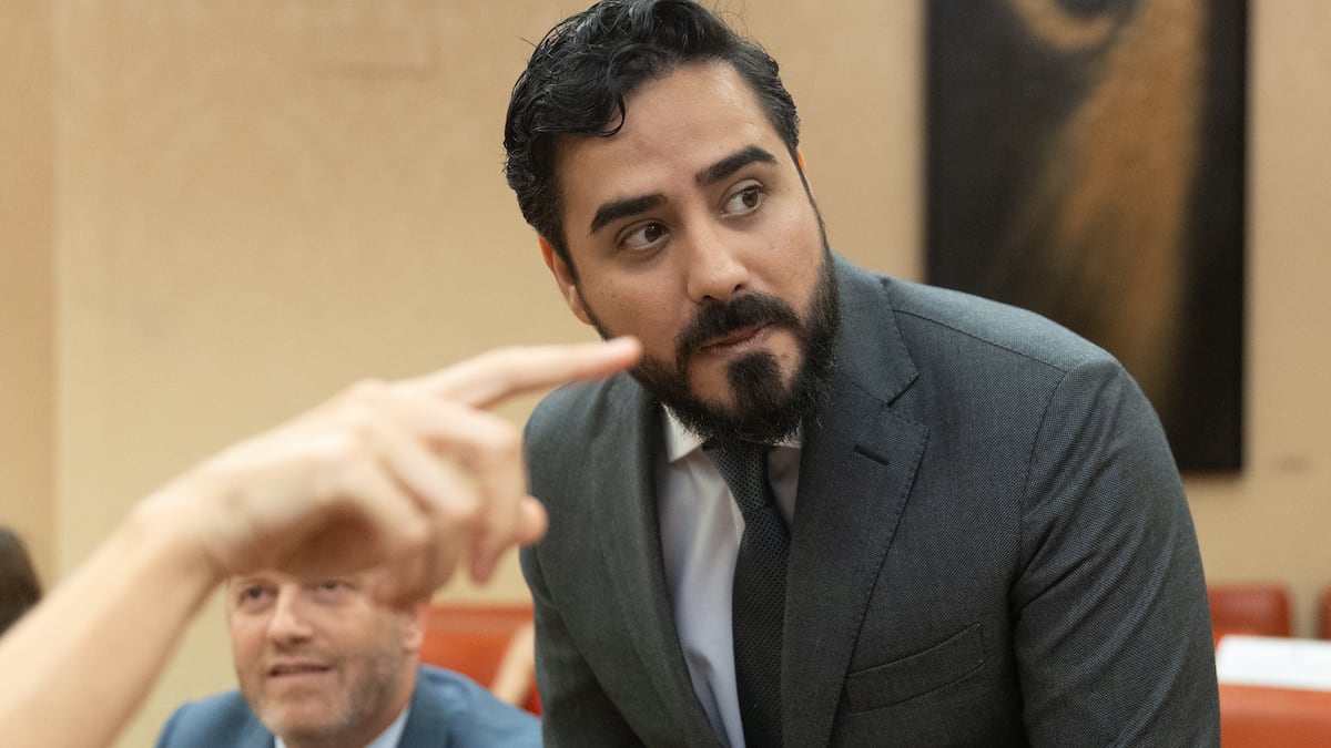 El Supremo pide al Parlamento Europeo que levante la inmunidad a Alvise Pérez para investigarle por difundir un bulo sobre Illa | España