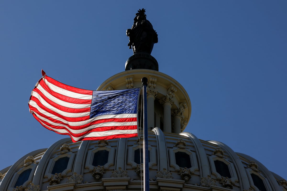 Estados Unidos pierde la máxima calificación de solvencia de la deuda | Economía