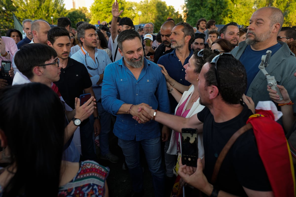 Madrid: Una manifestación ultra se planta a las puertas de La Moncloa con el apoyo del líder de Vox | España