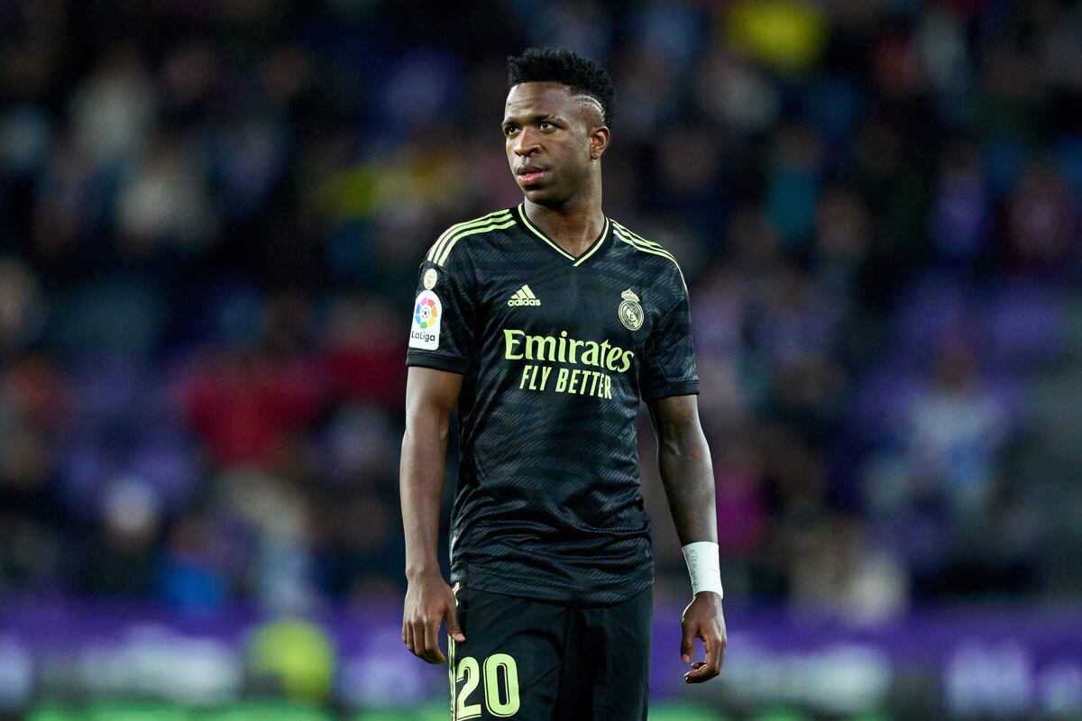Cinco aficionados del Real Valladolid aceptan un año de prisión y multas por insultos racistas a Vinicius | Fútbol | Deportes