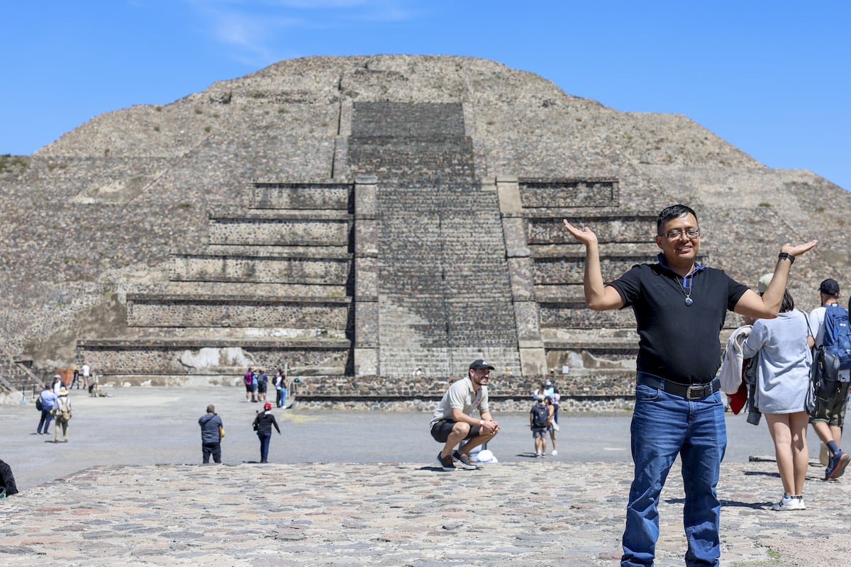 El INAH reanuda el ascenso a la Pirámide de la Luna en la Zona Arqueológica de Teotihuacán