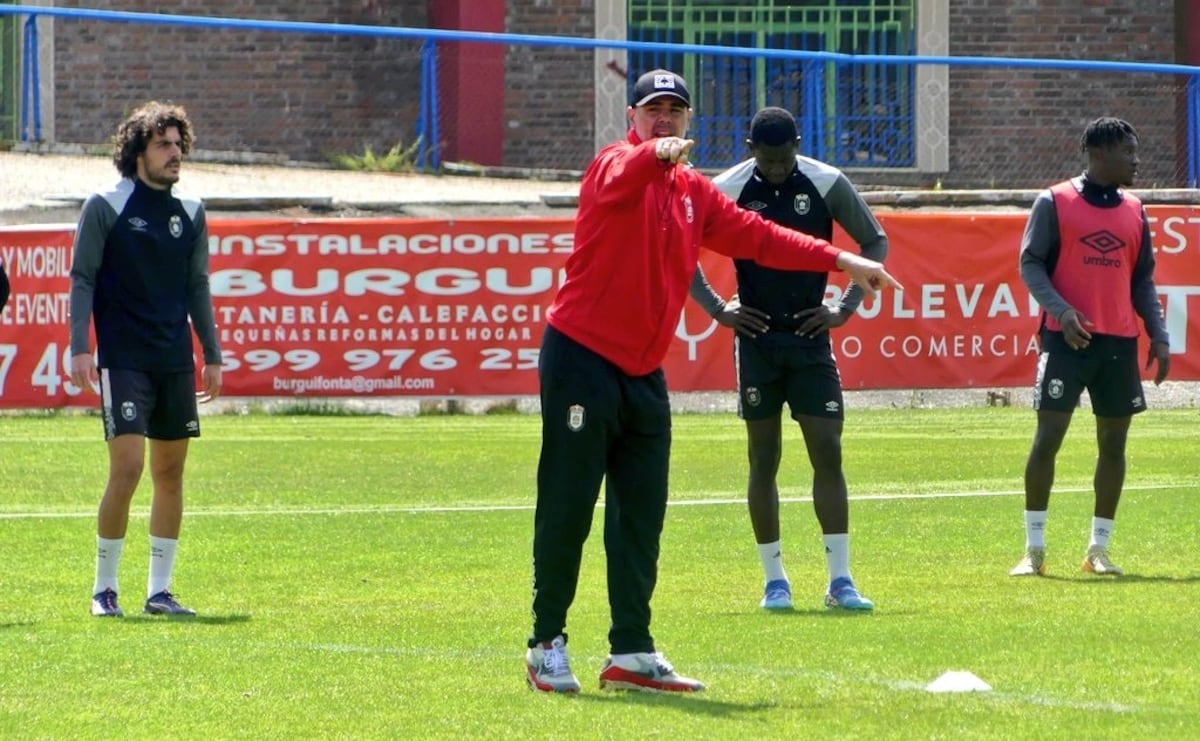 Víctor Valdés deja el Ávila un mes después de fichar como entrenador | Fútbol | Deportes