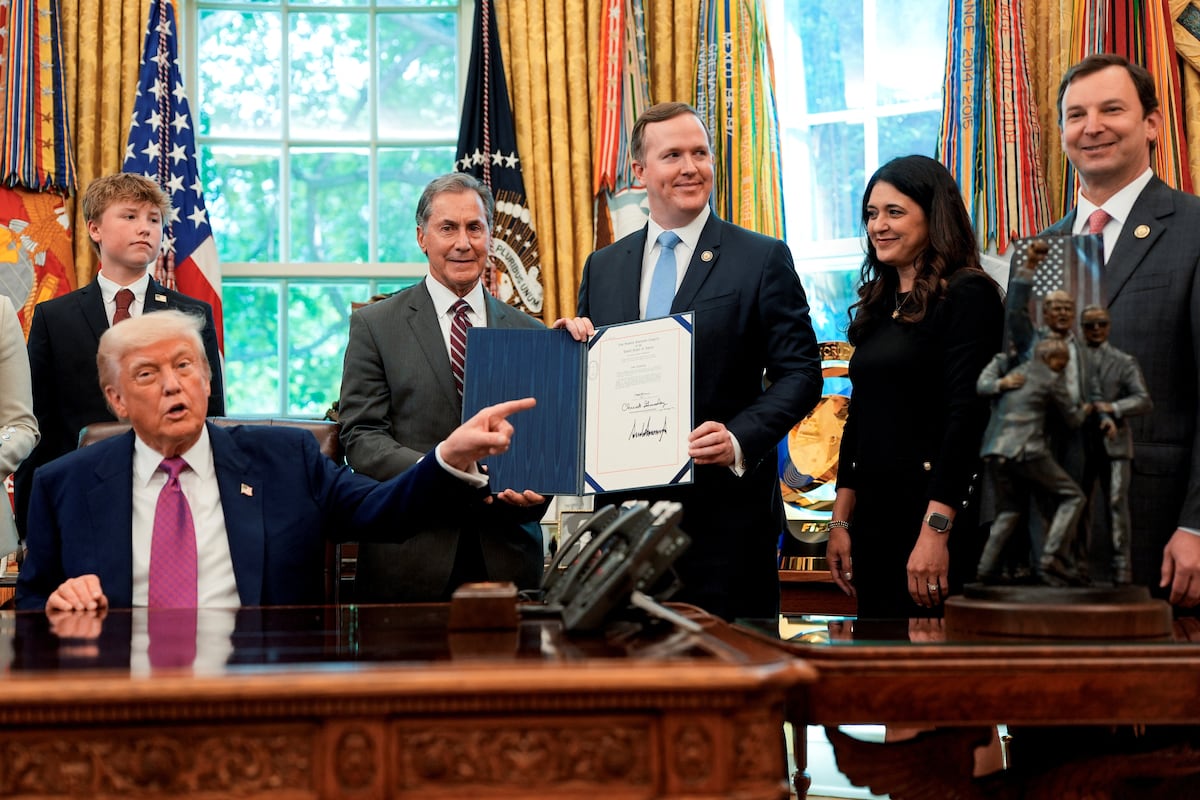 Trump advierte a los indocumentados: “Si deciden quedarse aquí enfrentarán duras consecuencias y serán deportados al lugar y forma que se nos antoje” | Internacional