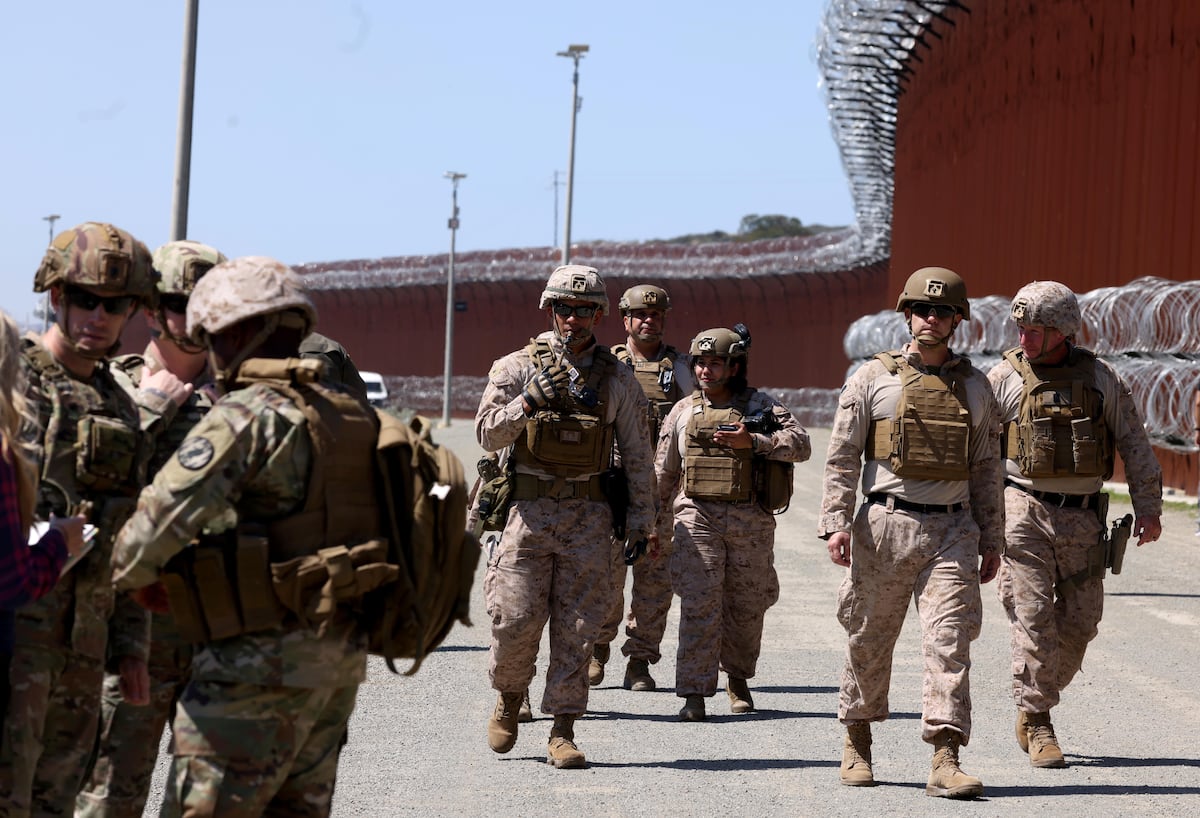 La militarización de Trump de la frontera deja a cientos de inmigrantes enfrentando delitos federales por invasión | Inmigración en Estados Unidos