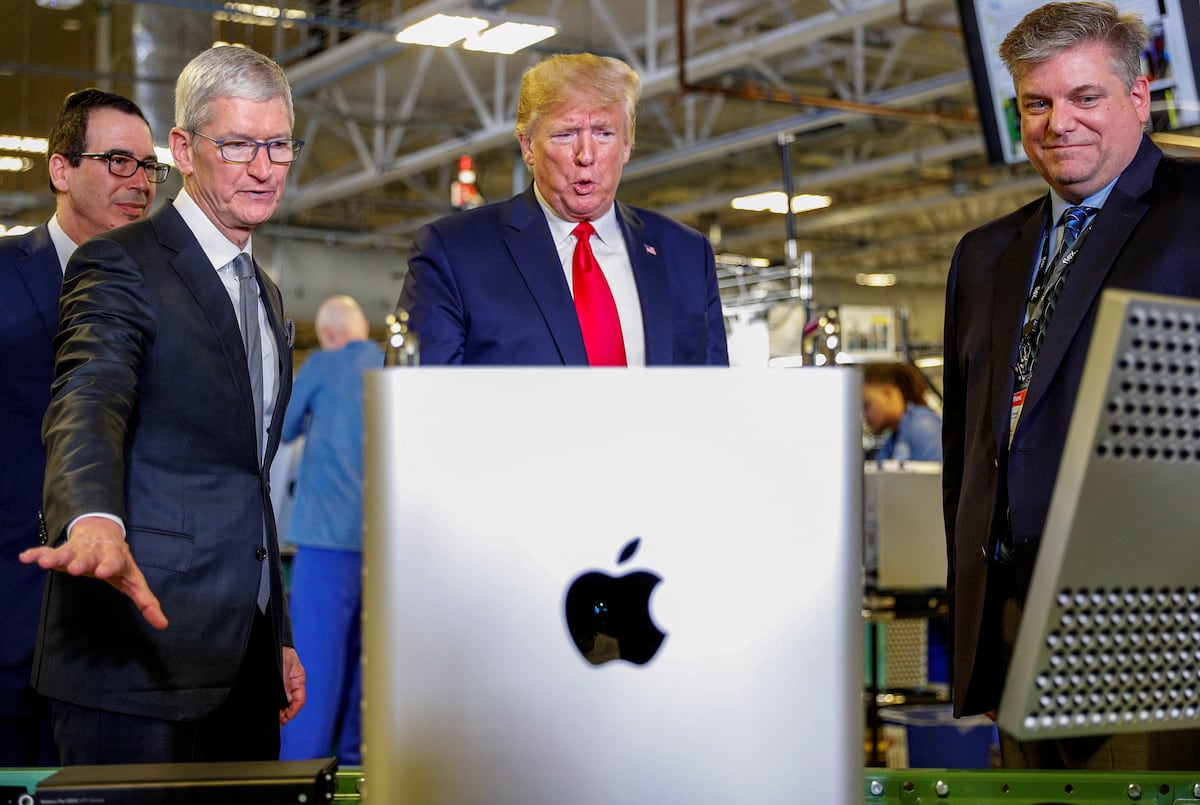 Trump amenaza a Apple con aranceles del 25% si no fabrica el iPhone en Estados Unidos | Economía