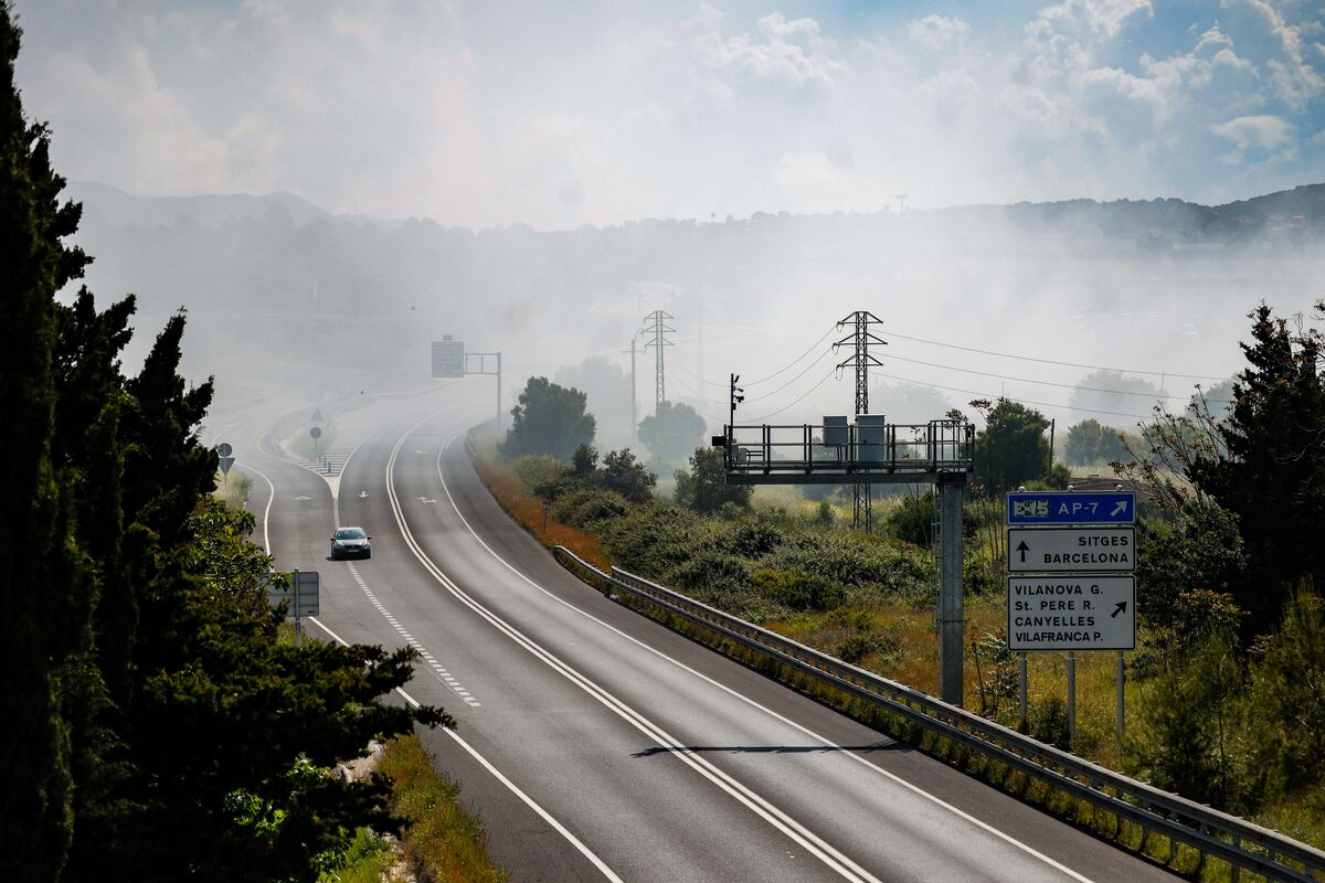 La alarma por la nube tóxica despierta a los vecinos de madrugada: “He visto una nube amarilla. He cerrado y me he vuelto a acostar” | Noticias de Cataluña