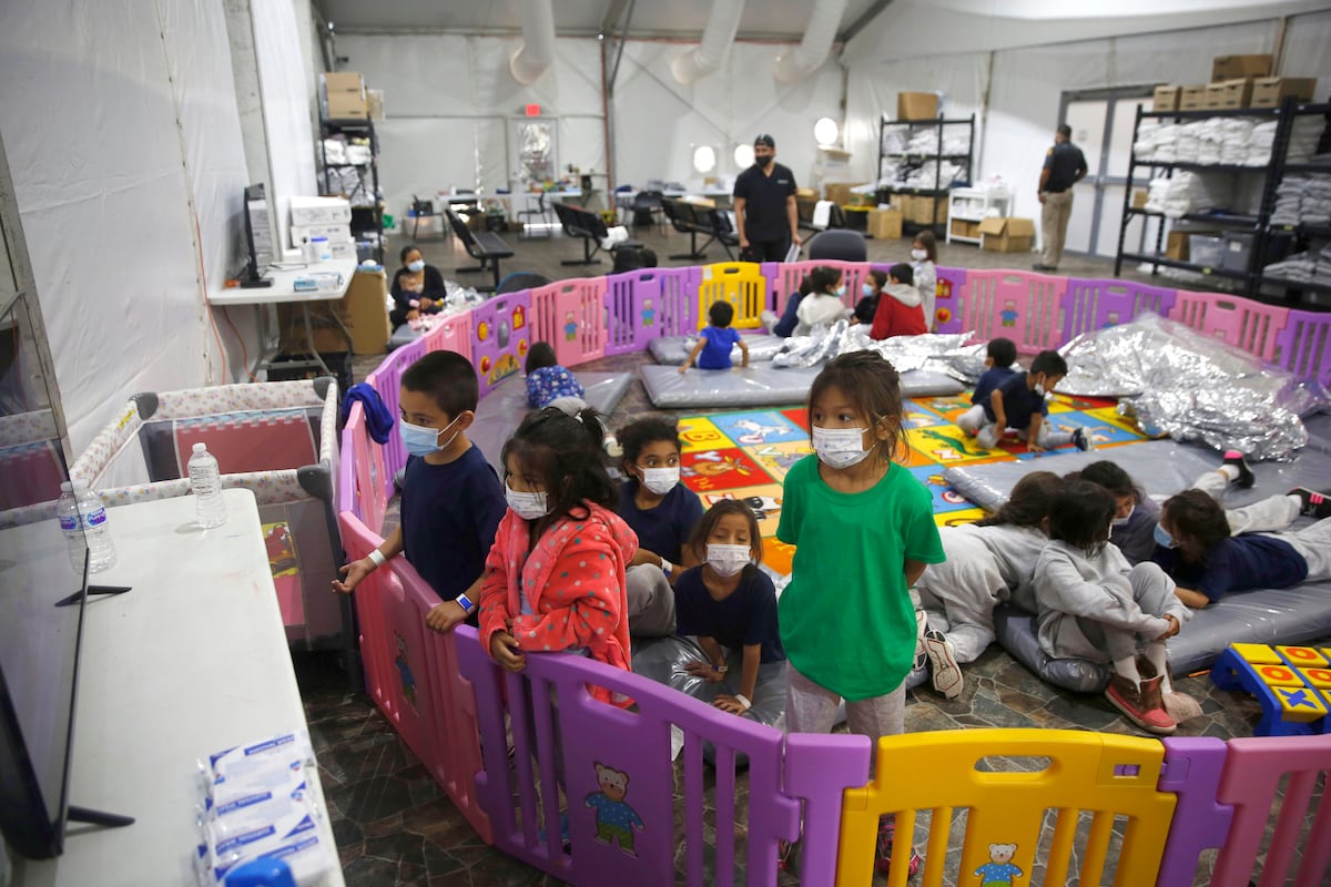 Welfare checks on unaccompanied young migrants leave 100 children homeless | U.S.