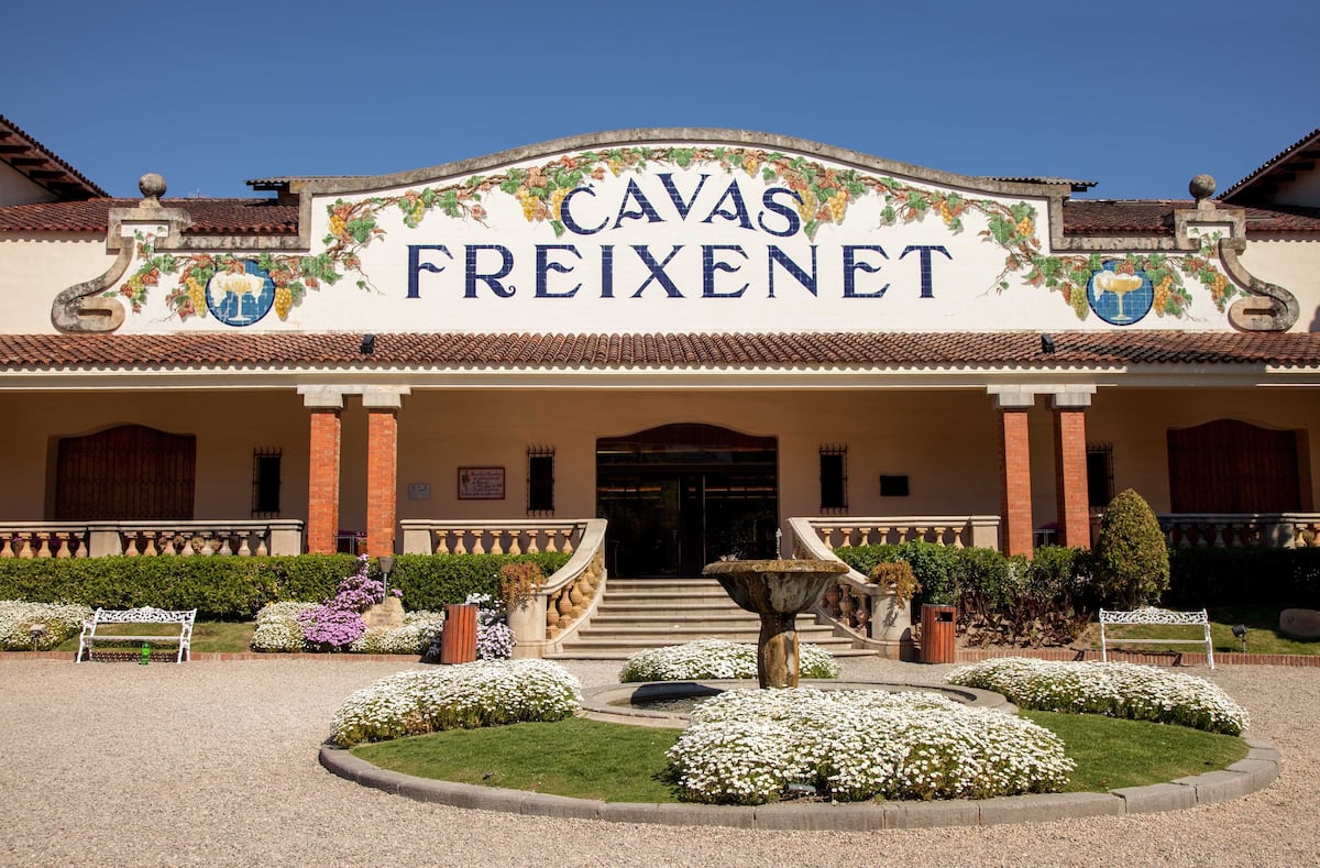 La plantilla de Freixenet convoca a partir de mañana una huelga contra 180 despidos | Noticias de Cataluña
