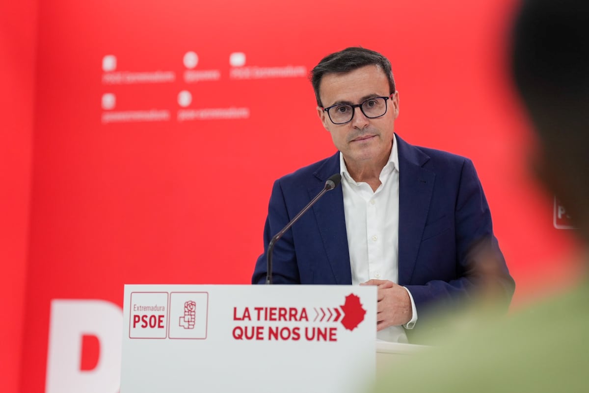 El líder del PSOE de Extremadura dejará la Diputación de Badajoz para entrar en la Asamblea, donde estará aforado | España