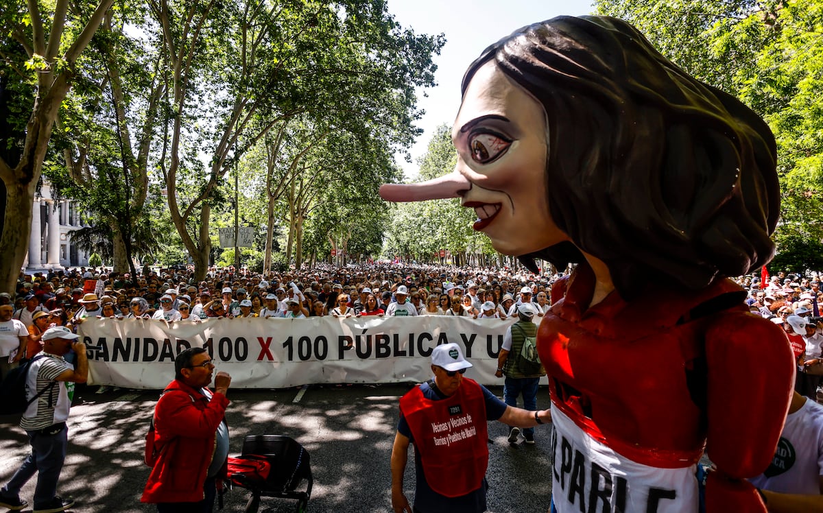 La manifestación en defensa de la sanidad pública en Madrid contra Ayuso, en imágenes