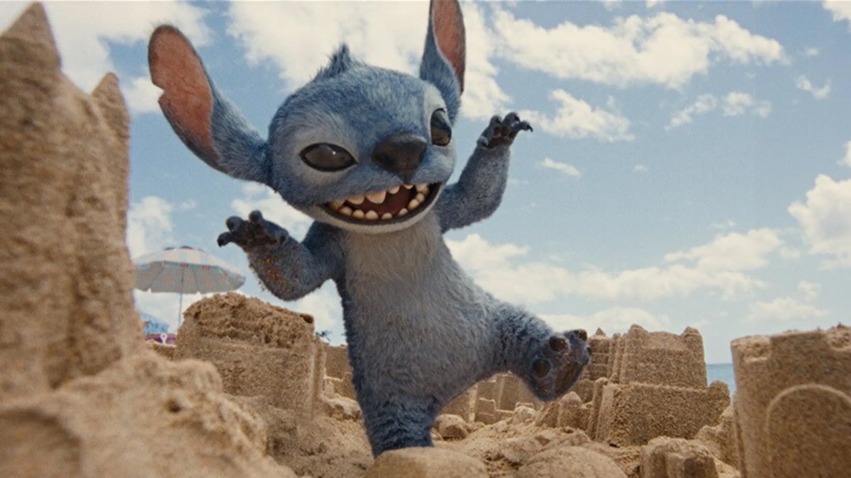 Lilo y Stitch: La entrevista más insólita: Stitch se sienta (o lo intenta) a charlar sobre Hawái, pizza y su pasión por la arena | Cultura