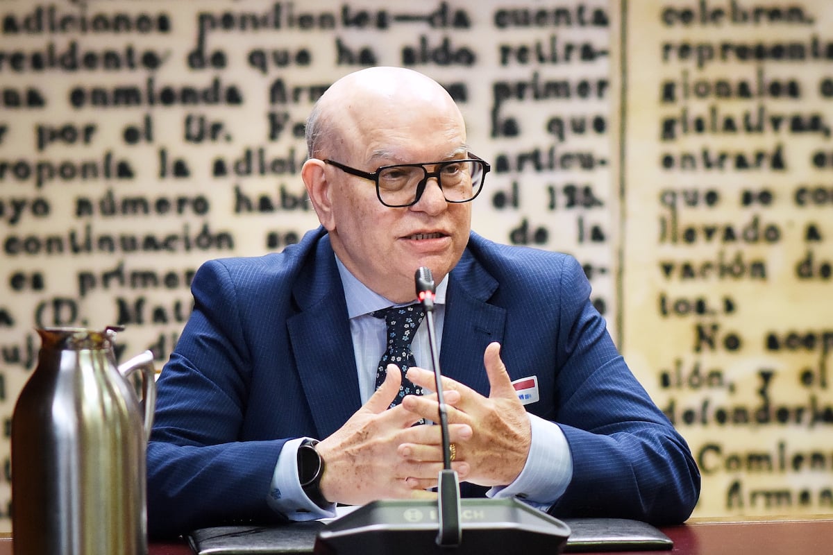 El director del Parador de Teruel niega las presuntas fiestas de Ábalos: “No hubo destrozos y vino en coche oficial” | España