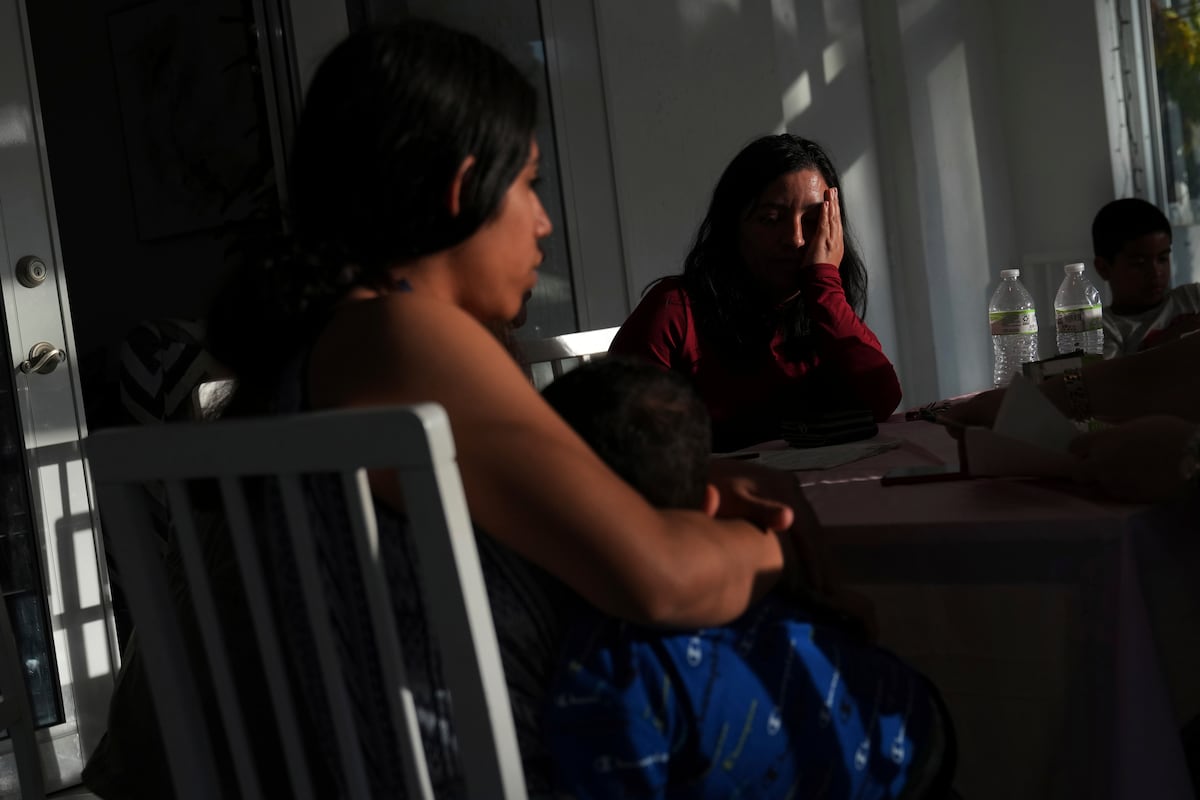 Una migrante que no abandonó Estados Unidos tras una orden de deportación hace 20 años recibe una multa de 1,82 millones | Inmigración en Estados Unidos