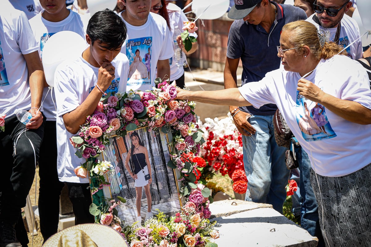 Hijas y madres muertas en un país sin dios