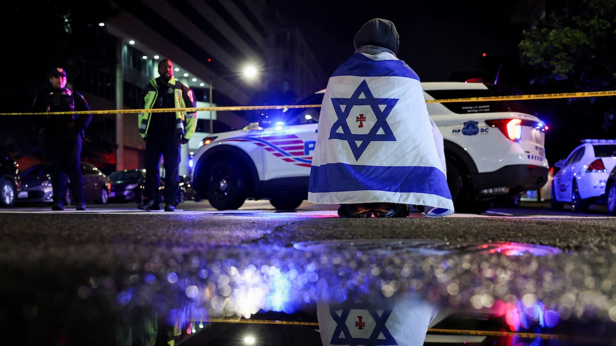 Asesinados a tiros en Washington ante el Museo Judío dos empleados de la embajada de Israel | Internacional