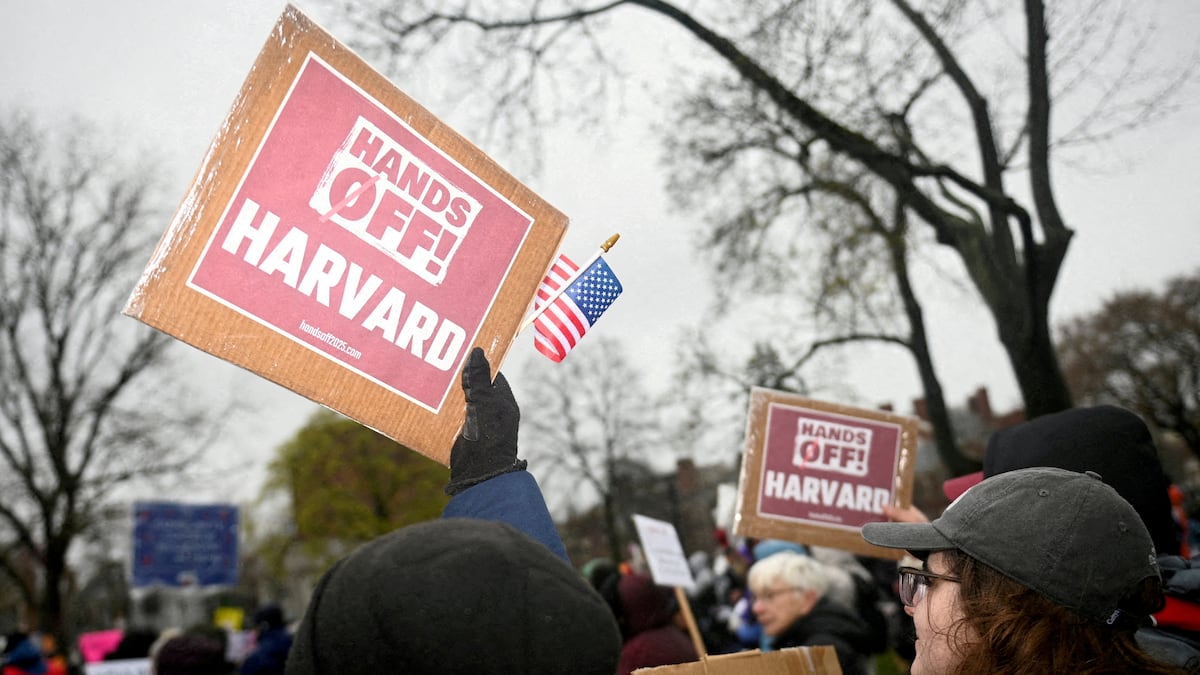 Harvard demanda a Trump por la prohibición de admitir estudiantes extranjeros | Internacional