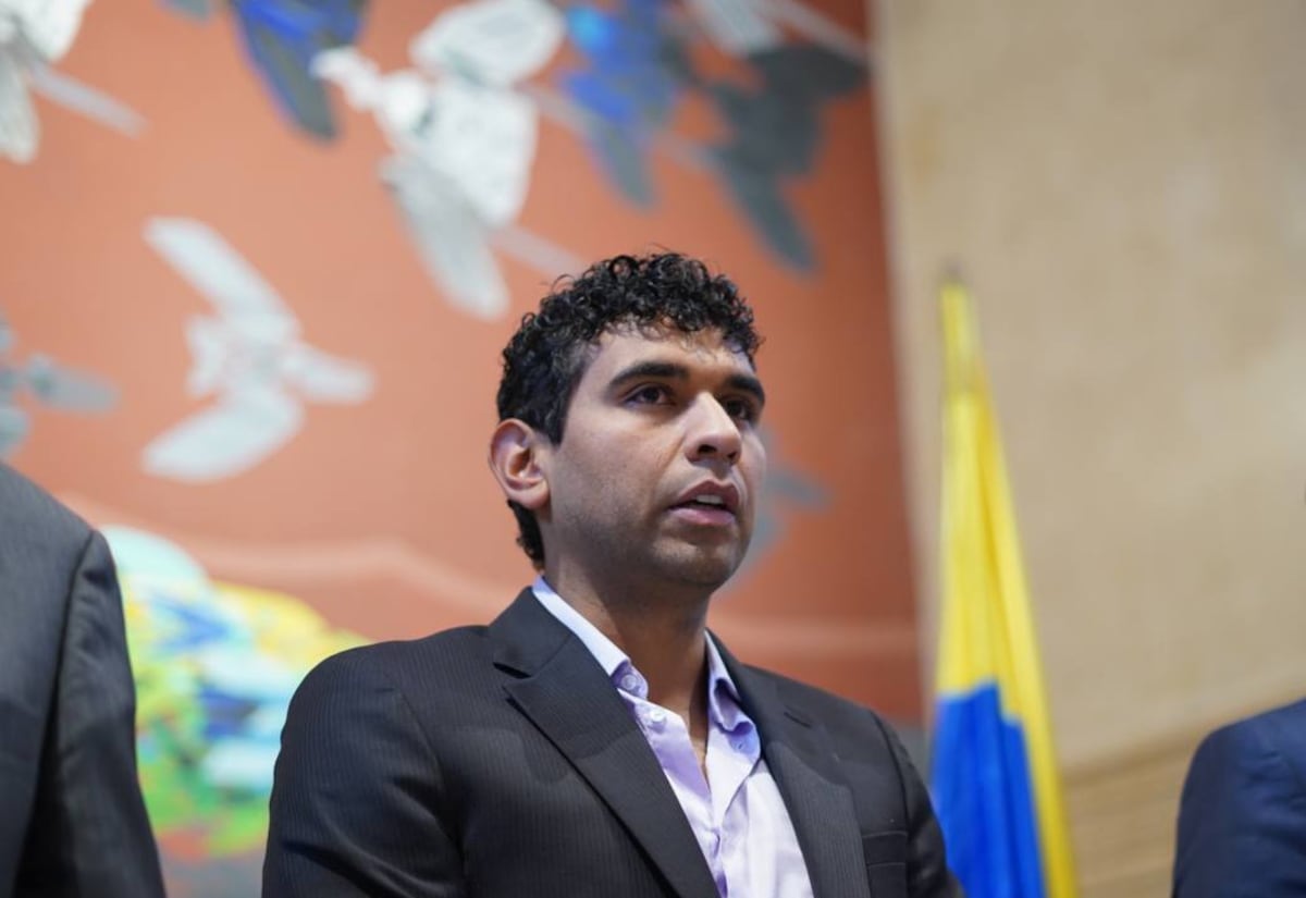 David Racero, un congresista clave para Petro y defensor de su consulta popular, es señalado de precarización laboral y clientelismo
