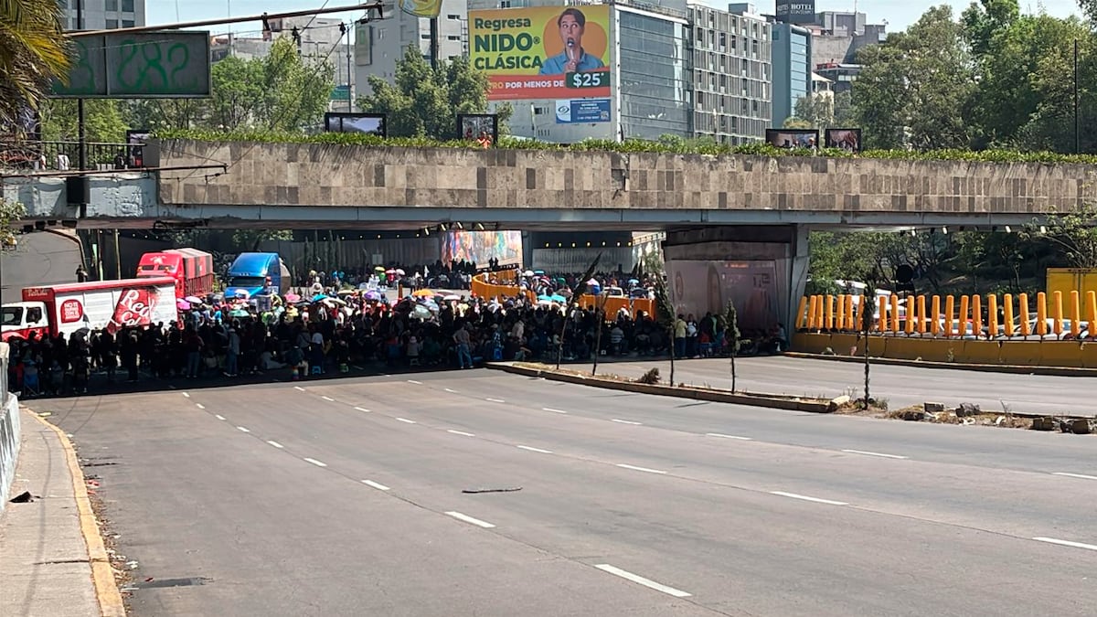 La marcha de los maestros de la CNTE paraliza a Ciudad de México