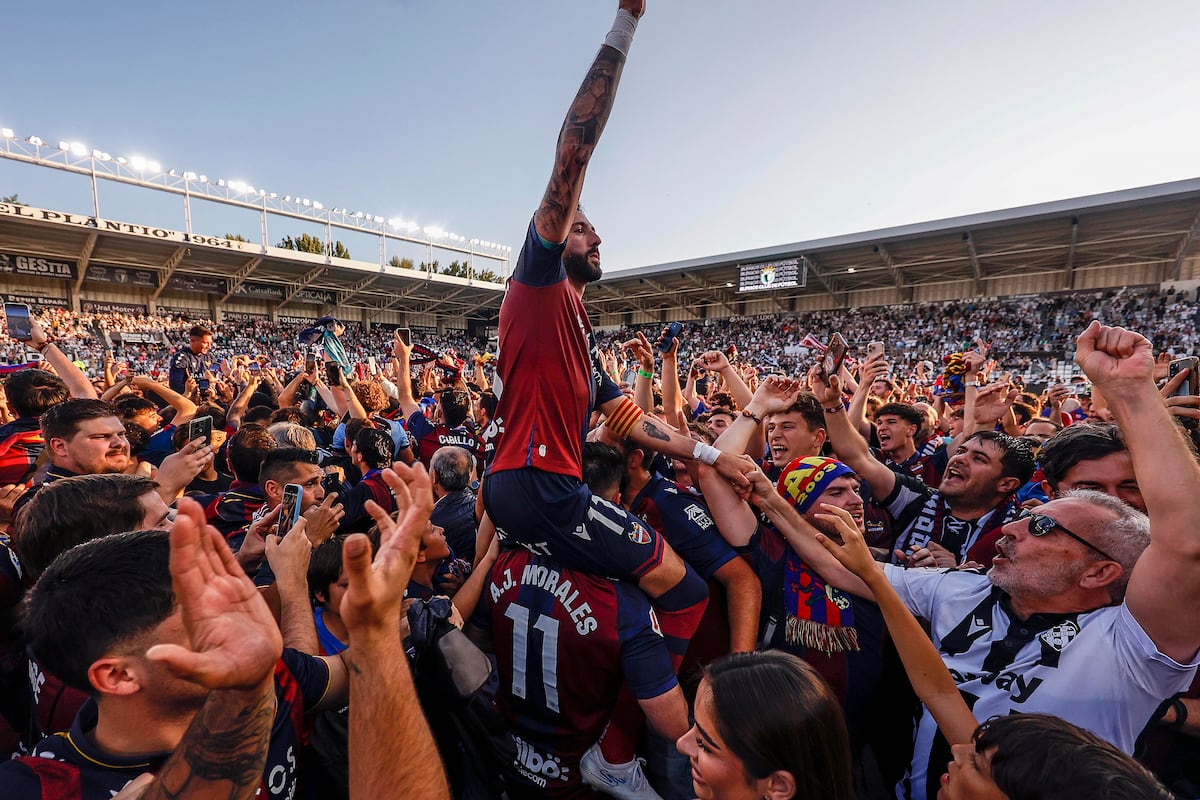 El Levante asciende a Primera con un gol en el descuento ante el Burgos en la penúltima jornada | Fútbol | Deportes