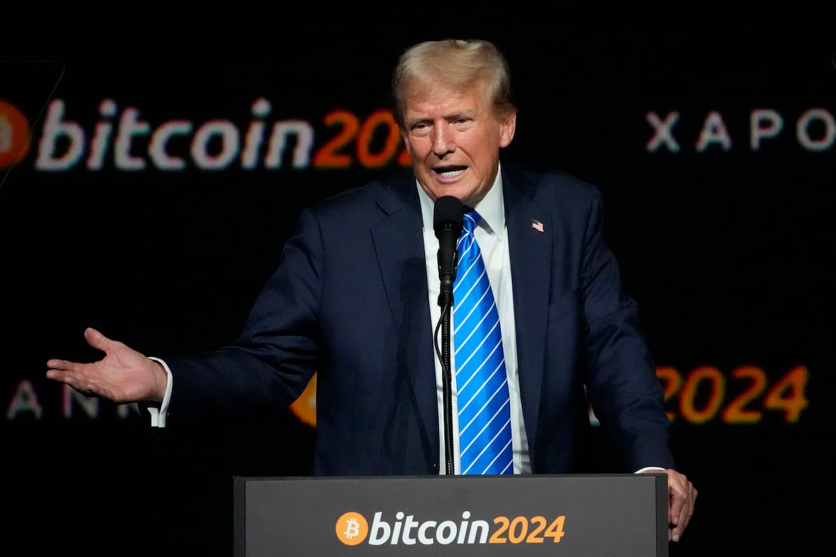 La red social de Trump capta 2.500 millones de dólares para invertir en bitcoin | Economía