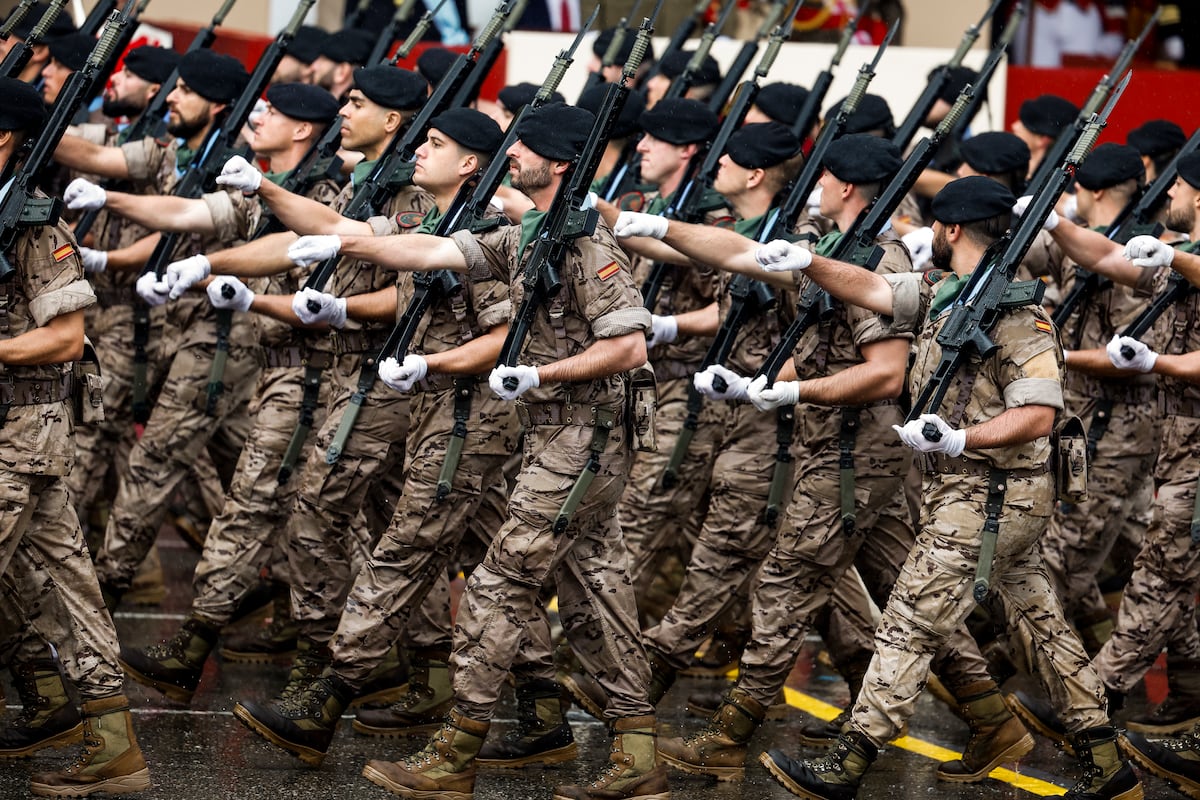 Fuerzas Armadas: Militares, presenten armas (en la empresa) | Negocios